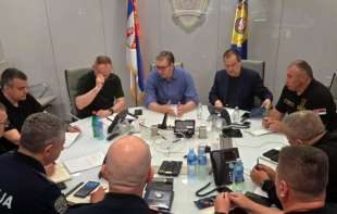 Vučić po povratku iz Španije posetio MUP