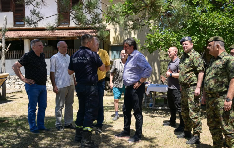 Ministar odbrane Bratislav Gašić obišao vikend naselje Vinci nakon lokalizacije požara
