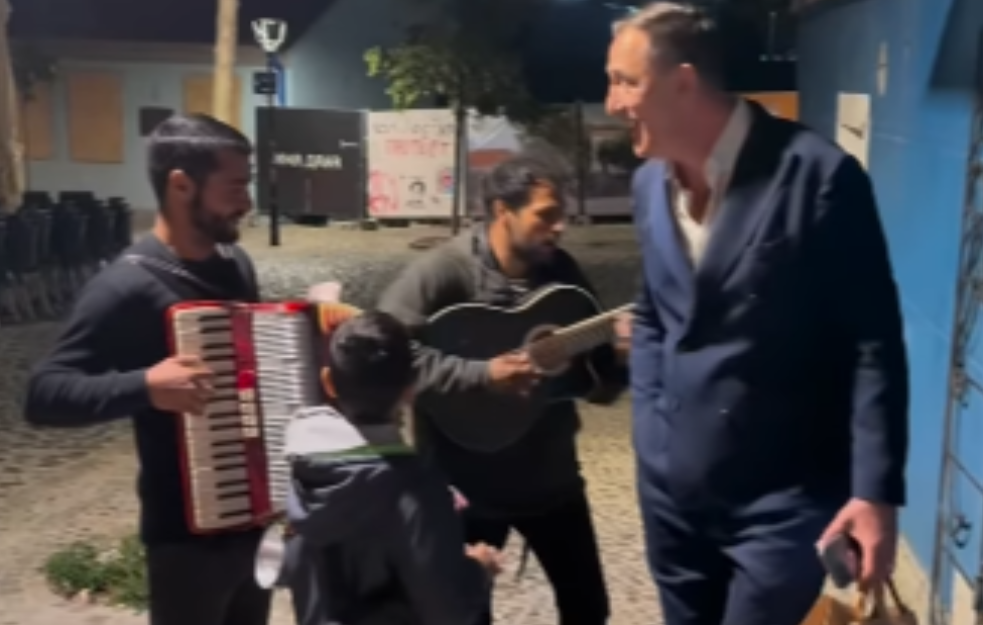 Nakon snimka sa uličnim sviračima Sergej napravio veliki korak (VIDEO)