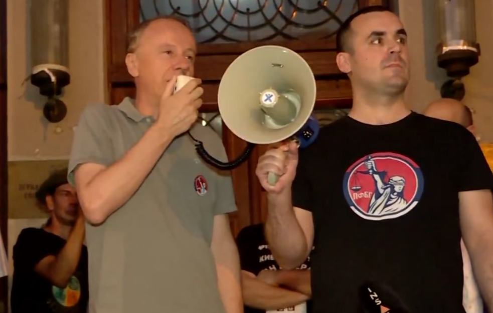 Rektor Đokić se obratio studentima ispred Pravnog fakulteta, evo šta je rekao (VIDEO)
