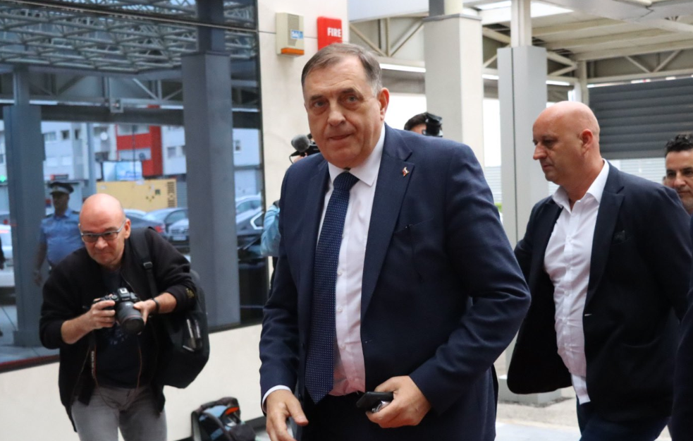 Miloradu Dodiku ukinut pritvor, izrečene zabrane kretanja i javljanja