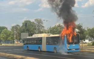 Zapalio se autobus GSP-a kod garaže u Novom Sadu 
