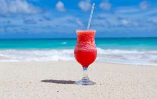 Margarita + sunce = opekotine: Skrivena opasnost letnjih koktela