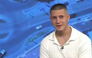 Tinejdžer Vasilije Vukčević postao hit na mrežama: Gradi svoj posao uzgajanjem paradajza, otkriva otkud ideja za ovaj hobi