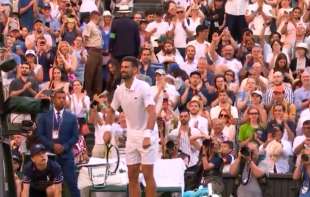 Nole u polufinalu Viimbldona, slavio protiv Kobolija i pumpao! 