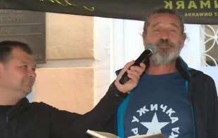Đe si pošao, ti, nečovečni: Glumac Dragan Jovanović pročitao svoju pesmu na skupu u Užicu (VIDEO)