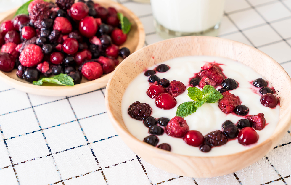 Voćni jogurt od samo 3 sastojka!