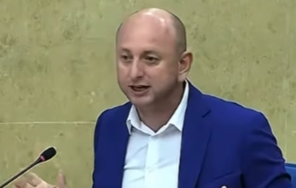 Knežević o parama za NATO: Kao da gasimo vatru benzinom