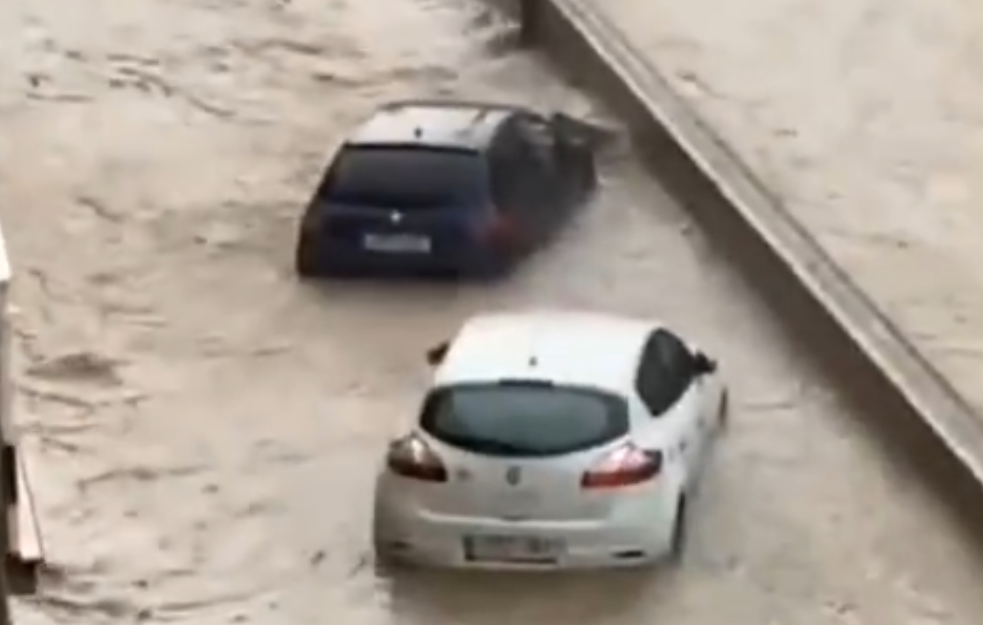 STRAVIČNE poplave u Španiji: Bujice nose SVE PRED SOBOM! (FOTO/VIDEO)