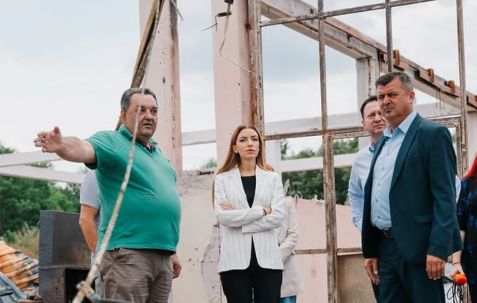 Ministarka Mesarović obišla Kuršumliju,pružila podršku ugroženima posle požara