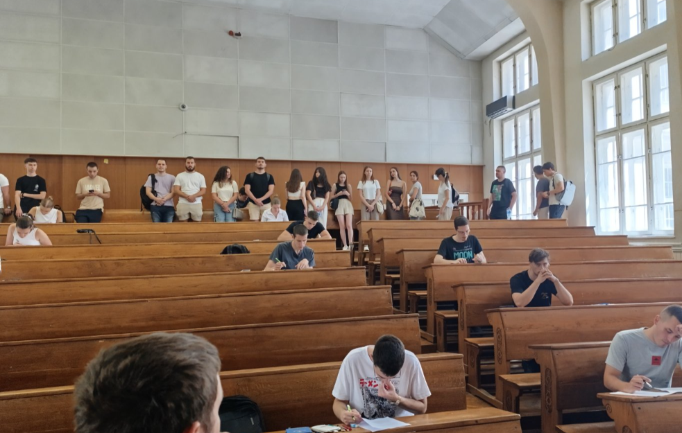 BLOKADERI ŠENLUČE NA ETF-u Beogradskog univerziteta