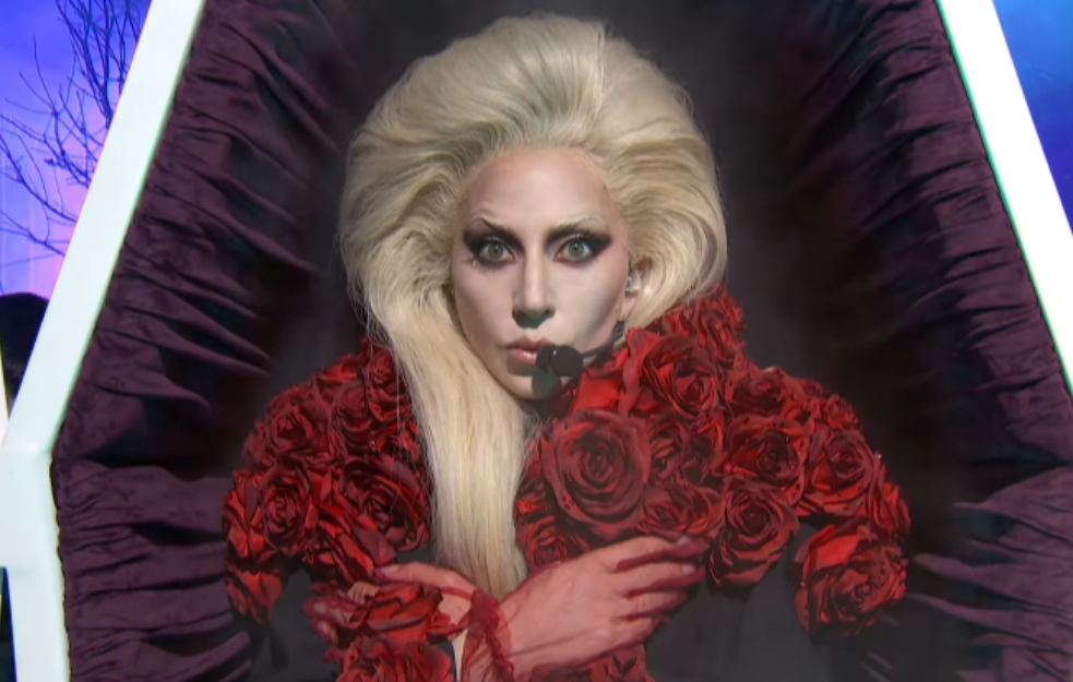 Lejdi Gaga doživela peh na koncertu u Las Vegasu: Okliznula se i pala