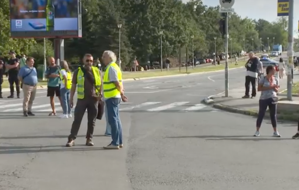Građani blokirali raskrsnicu na Vidikovcu: Traže raspuštanje Narodne skupštine i vanredne izbore        