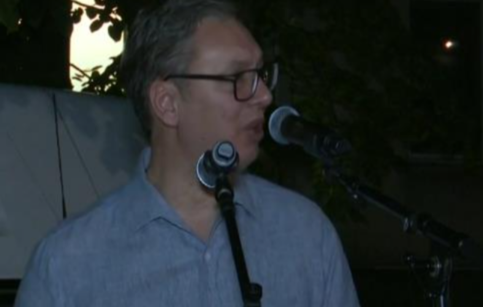 Vučić se u Ulici Kneza Miloša obratio pristalicama SNS: 