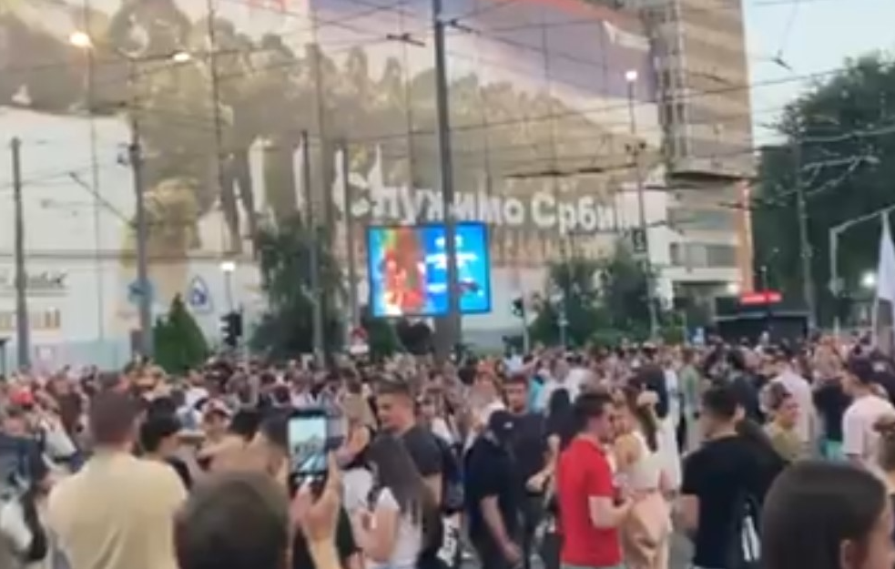 Protesti u više od 20 gradova u Srbiji: Nema straha, građani i studenti ponovo na ulicama (VIDEO)