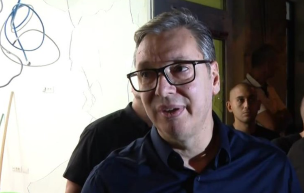 Vučić došao u razbijene prostorije SNS pa poručio: 