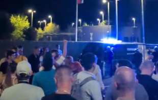 Srbija ne staje: Okupljanja u Čačku, Nišu, Pančevu, Bečeju, građani traže puštanje političkih zatvorenika (VIDEO) 