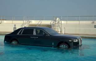 VIDEO: Zašto je ovaj Rolls-Royce Phantom završio u bazenu?