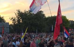 Jesen stiže huljo moja: Veliki protest u Sremskoj Mitrovici, građani poručuju da su gladni pravde! (VIDEO)