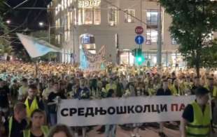 Desetine hiljada ljudi na ulicama Srbije: Komemorativne šetnje sa porukom Ne smemo zaboraviti (VIDEO)