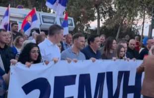 Zajedno nosili transparent: Na skupu građana protiv blokada u Zemunu Sinša Mali, Marko Đurić i Dačić