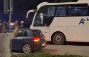 Napeto posle mitinga SNS: Čačani blokirali autobuse sa naprednjacima, Šapčani dezinfikuju grad (VIDEO)