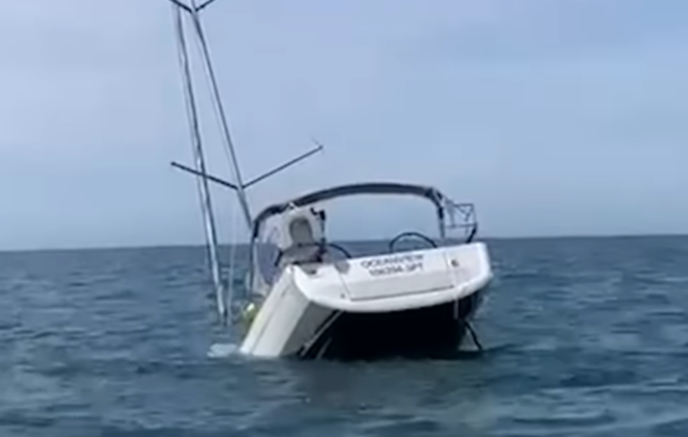  KITOVI UBICE POTOPILI JEDRILICU: Nestala je za manje od SAT vremena (VIDEO)