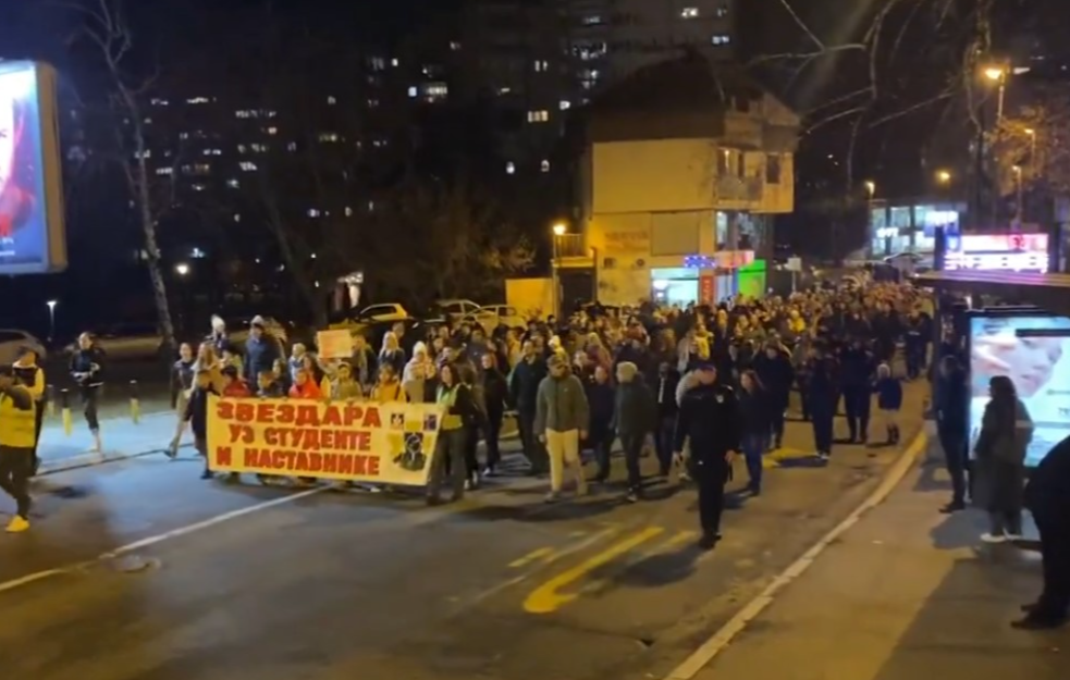 Zvezdara uz studente i nastavnike: Veliki broj građana u protestnoj šetnji u Mirijevu (VIDEO)