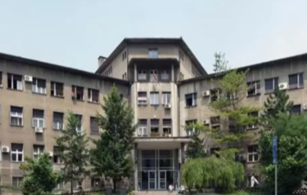 Sekretarka Medicinskog fakulteta koja je pisala ministarstvu o nezakonitoj smeni dekanke - dobila upozorenje pred otkaz