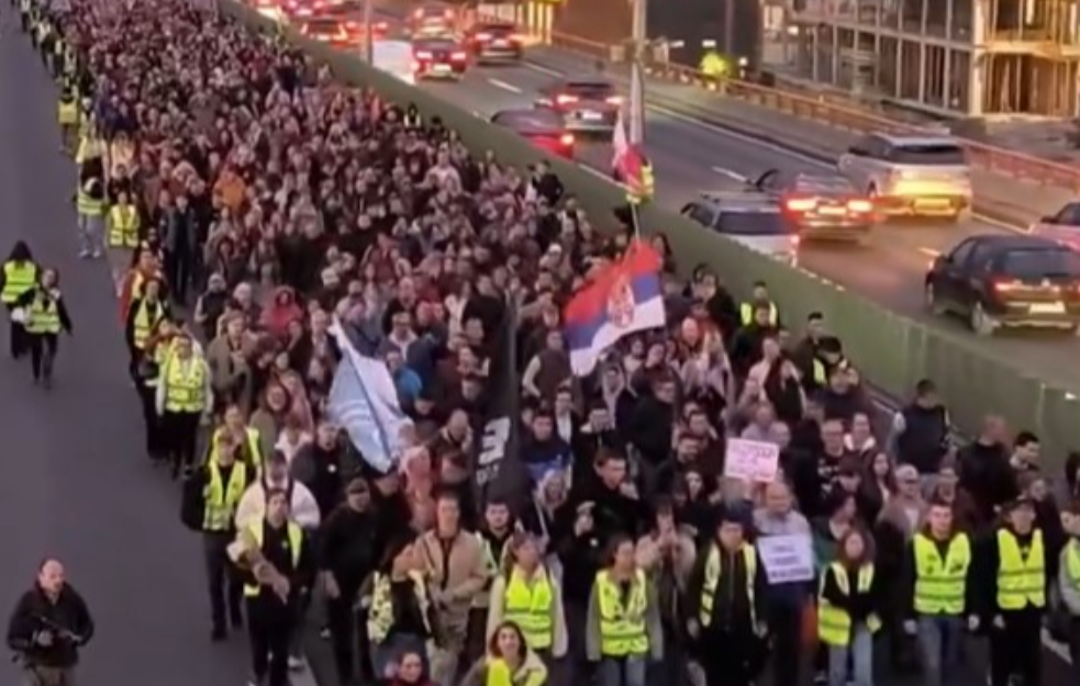Komemorativne šetnje širom Srbije: 16 minuta tišine za žrtve iz Novog Sada (VIDEO)