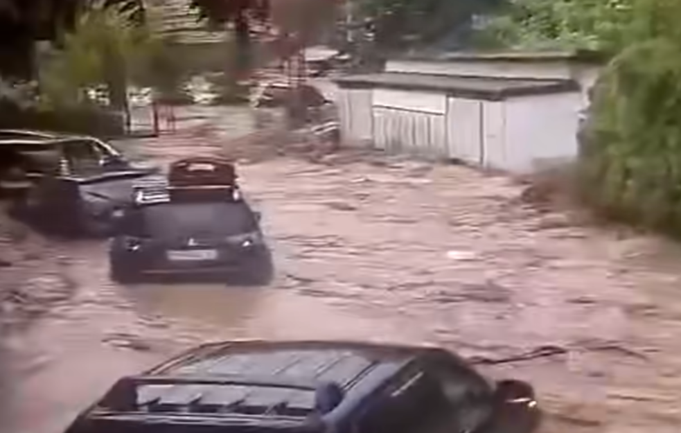 Olujno nevreme u Rumuniji izazvalo poplave, obustavu nastave i javnog prevoza