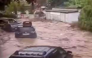 Olujno nevreme u Rumuniji izazvalo poplave, obustavu nastave i javnog prevoza