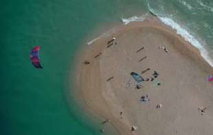 Poznata plaža Zlatni rat gotovo nestala: More odnelo deo najpoznatijeg simbola Jadrana