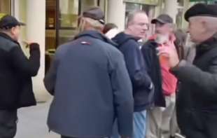 Kao goniči robova: Pogledajte neljudsko postupanje SNS redara prema socijalno ugroženima koje su dovukli na skup (VIDEO)