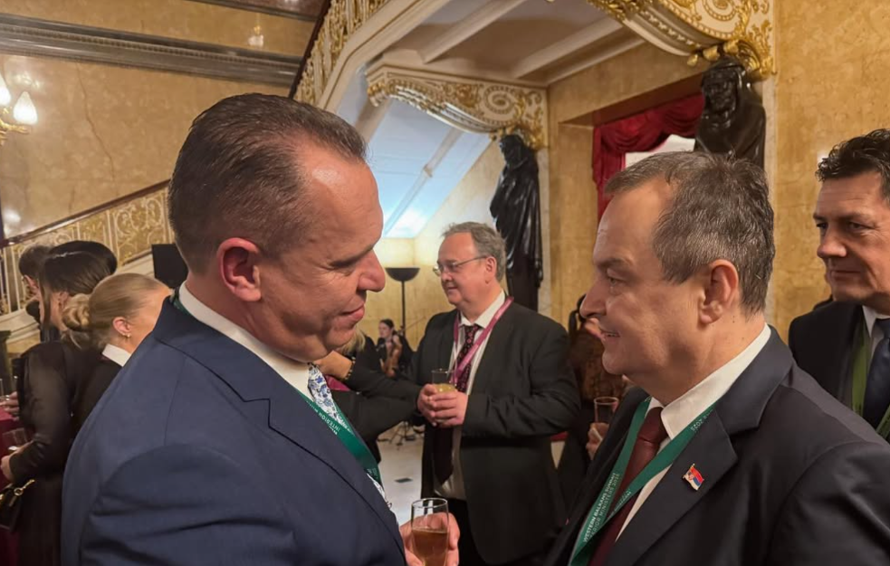 Dačić sa brojnim zvaničnicima na marginama Konferencije u Londonu