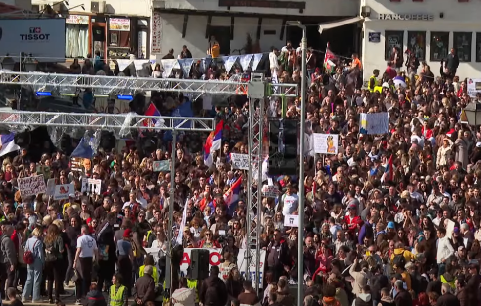 Sedmoro novopazarskih studenata kreće pešice za Novi Sad
