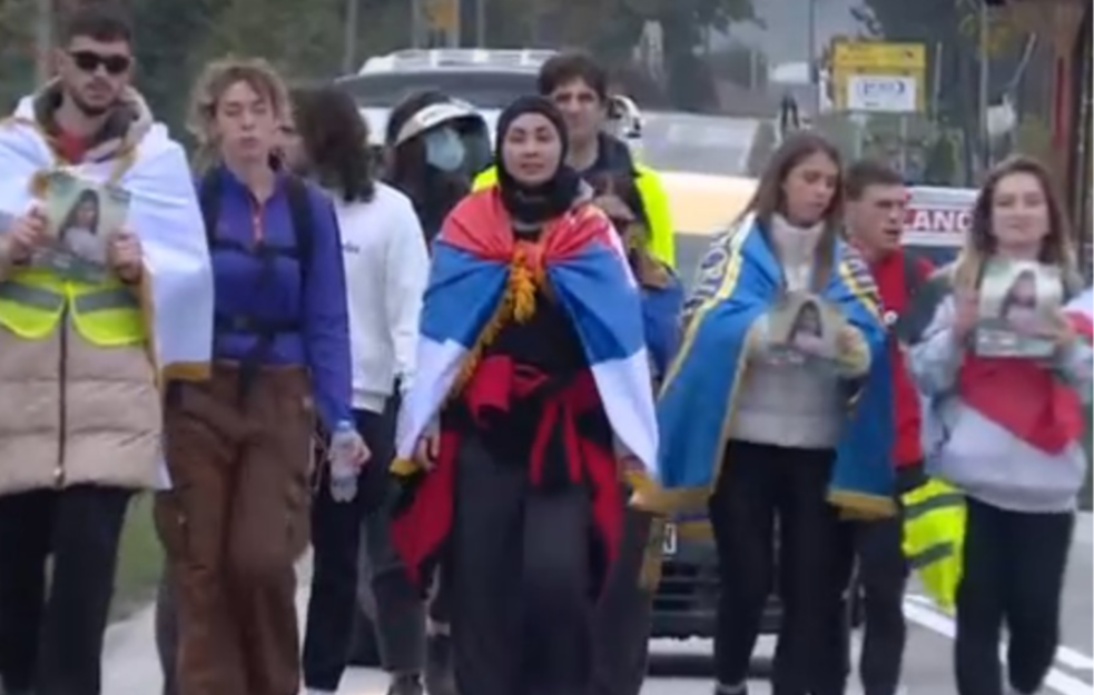 Studenti iz Novog Pazara drugi dan pešače za Novi Sad: Večeras spavaju u konacima manastira Studenica