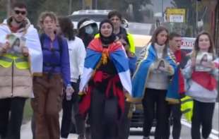 Studenti iz Novog Pazara drugi dan pešače za Novi Sad: Večeras spavaju u konacima manastira Studenica