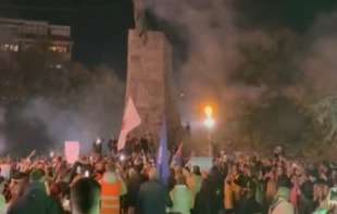 Studenti iz Novog Pazara stigli u Kraljevo: Spektakularan doček u gradu na Ibru (VIDEO)