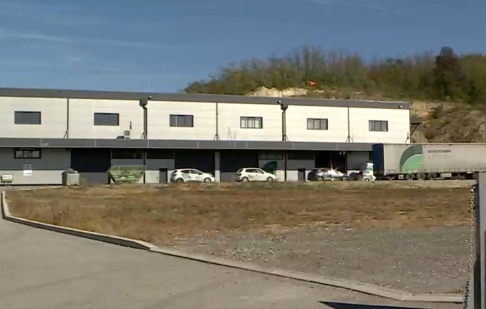 Roditelji i građani ogorčeni: Otvara se skladište opasnog otpada u Vrčinu nadomak škole