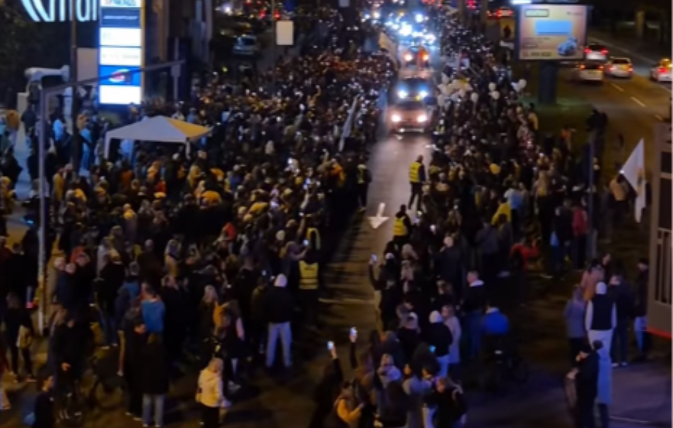 Doček novopazasrkih studenata u Beogradu (VIDEO)