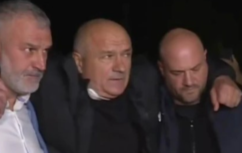 Zlokobna predstava u Ćacilendu: Milan Bogdanović ranjen u incidentu dočekan kao ratnih heroj