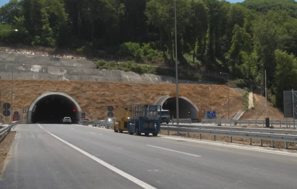 Zbog magle smanjena vidljivost na auto-putu E-763 kod tunela Munjino brdo