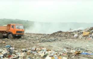 Deponija u Rekovcu gori danima: Otrovni dim i smrad guše meštane, opština nema sredstava