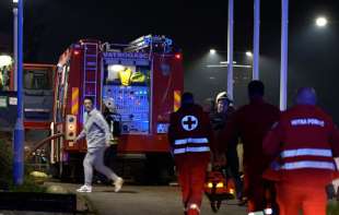 Najmanje deset osoba nastradalo, a dvadesetak povređeno u požaru koji je izbio u Domu penzionera u Tuzli