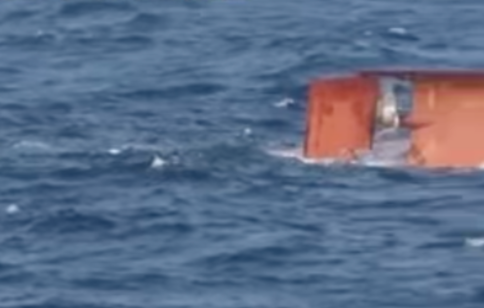 Prevrnuo se kineski brodkod obale Južne Koreje: Devet osoba se vodi kao nestalo