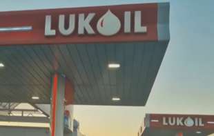 Američka kompanija Karlajl razmatra kupovinu inostrane imovine ruskog Lukoila