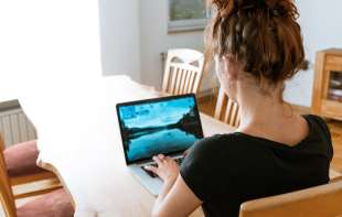 Veštačka inteligencija rešava domaće zadatke: Čemu đacima služi internet?