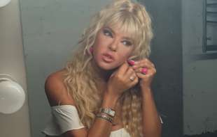 JAMI O ESTETSKIM INTERVENCIJAMA: Lekari se na meni vežbali, bila sam zamorče