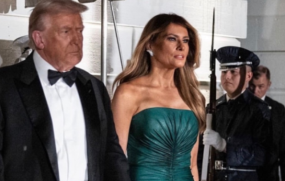 Svi pričaju o haljini Melanije Tramp: Pripijena uz telo i bez bretela...